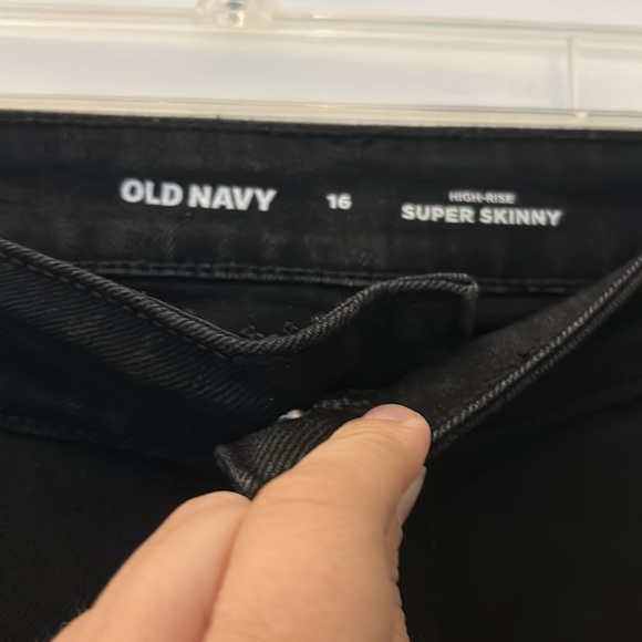 Women’s Black Old Navy Jeans - Picture 2 of 3